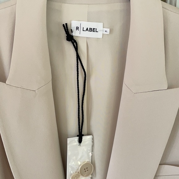 The Reset R|Label The Essential Blazer - Picture 2 of 11